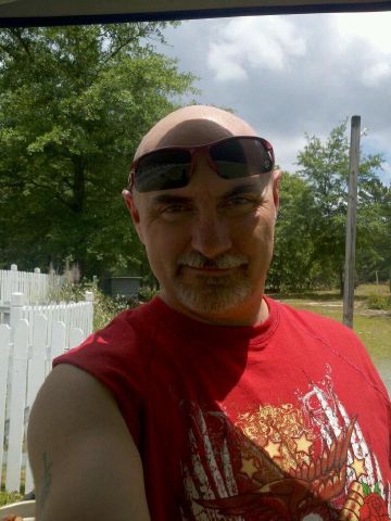 LoyalLovingGuy is Single in Hanover, Wisconsin, 2