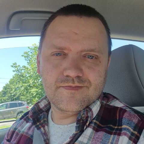 Matt221 is Single in Kingston, Ontario, 2