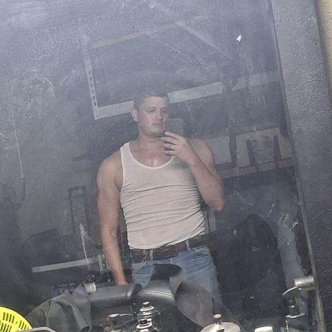 Gabriel1001 is Single in Modesto, California, 4