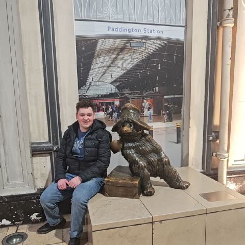 Lewis2004 is Single in Belfast, Northern Ireland, 2