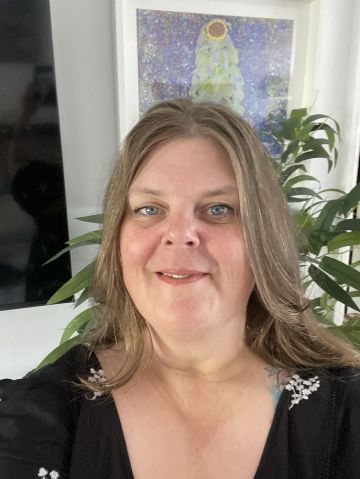 Angela774877 is Single in Livingston, Scotland, 3