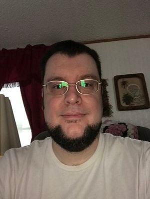 Mikemo79 is Single in Mount Vernon, Missouri, 1