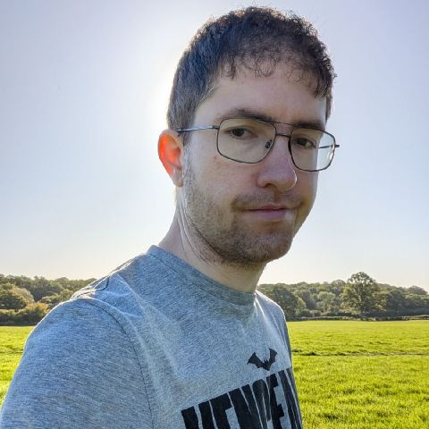 Davex1990 is Single in West Sussex, England, 3